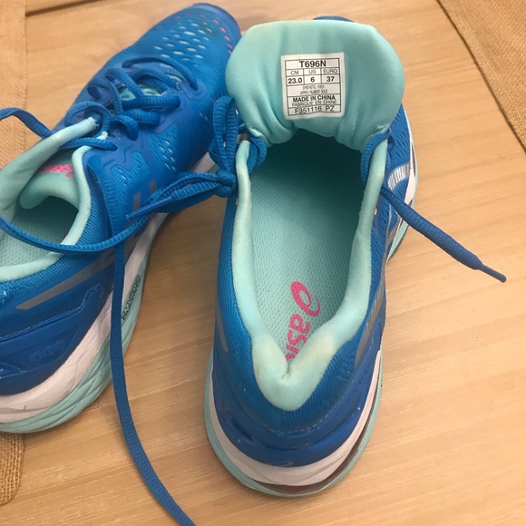 Women’s Asics Gel Kayano - Picture 2 of 2